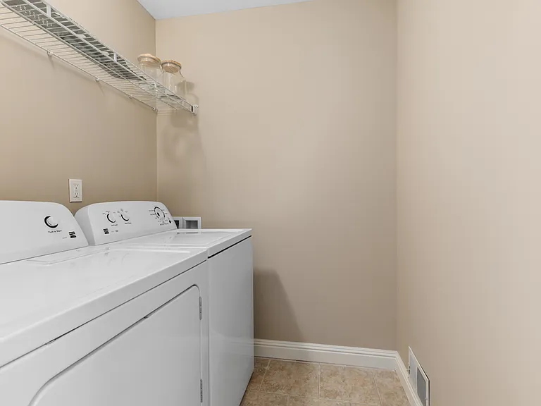 11650 Weingartz St W — Photo 11