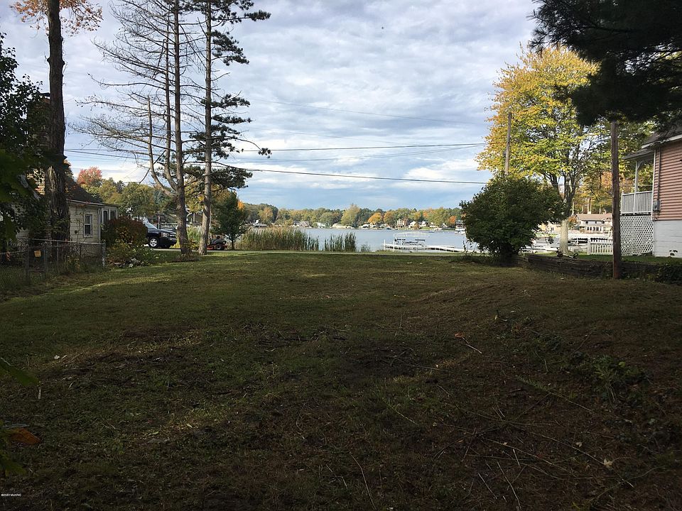 2nd image of 50637 Maple Island Rd