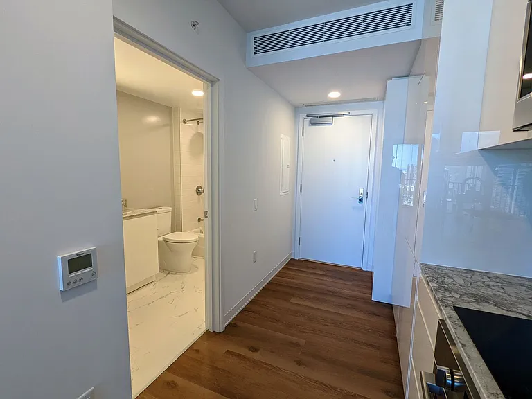 987 Queen St #3109 — Photo 4