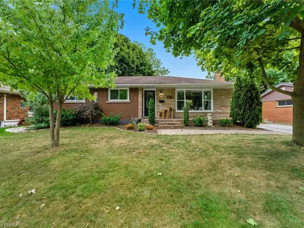 45 Driftwood Dr, Brantford, ON N3R 3K2