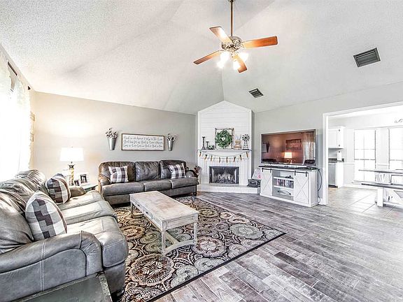 5th image of 111 Aragon Dr