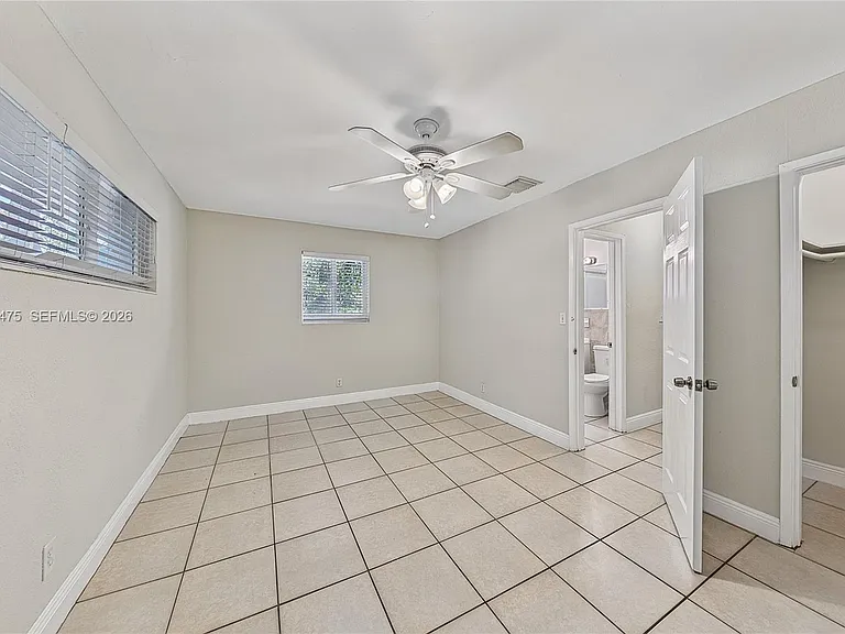 606 SW 16th St — Photo 3