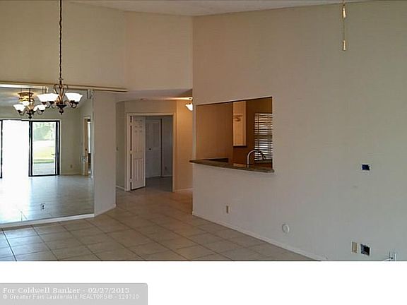 4th image of 1208 W Lakes Dr