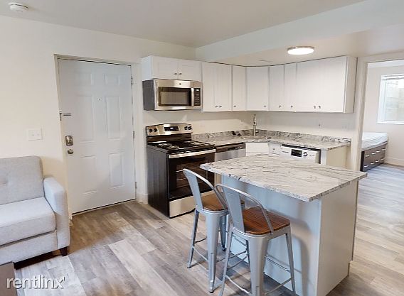 4th image of 943 Dewey Ave #1