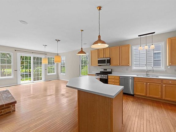5th image of 524 Oxborough Ct