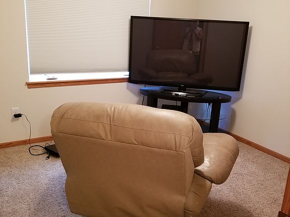 2nd Bedroom 10'X11'