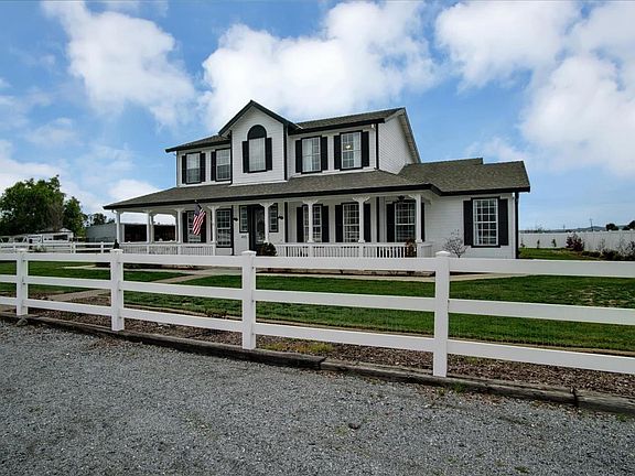 3rd image of 495 Caballo Ct