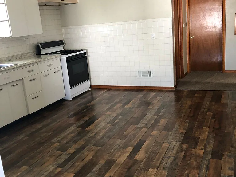 121 E Russell Ave — Photo 4