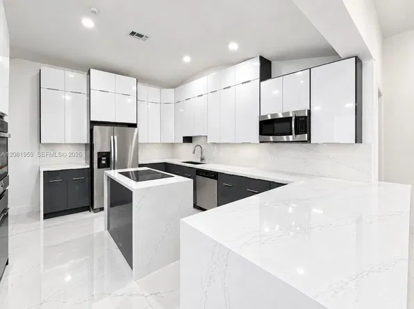 2029 Greenview Cove Dr, Wellington, FL 33414