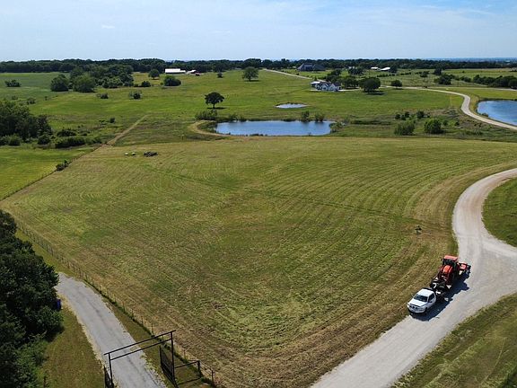 2nd image of 524 Jrc Rd