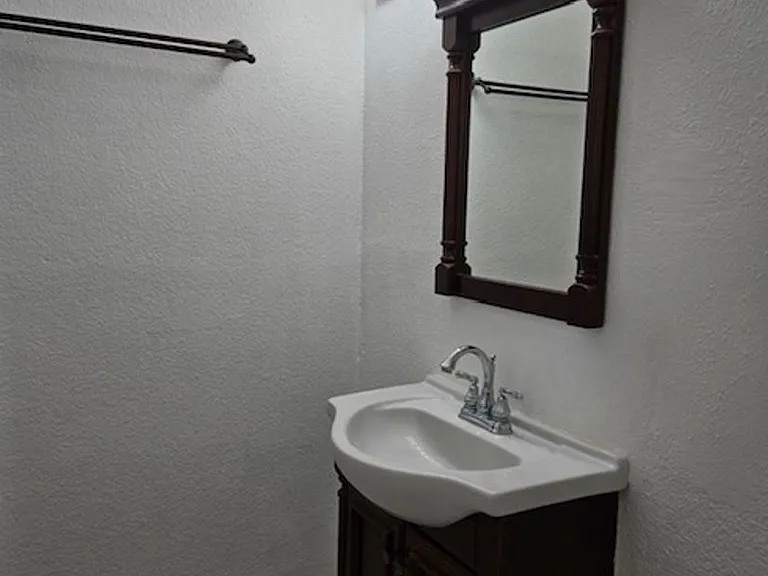 1815 N Westwood Ave — Photo 61