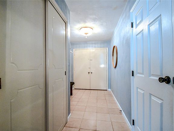 5th image of 2104 Crab Tree Dr