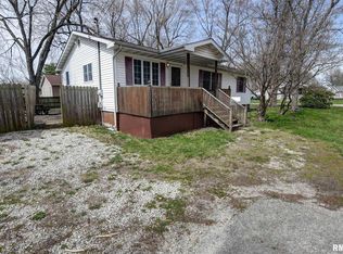 822 E Stevenson St, Taylorville, IL 62568