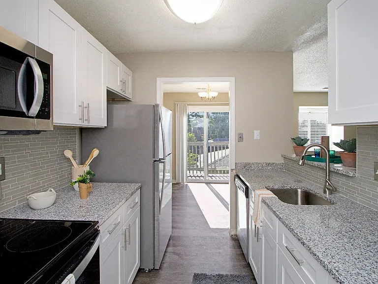 The Elliott at College Park Apartment Homes — Photo 1