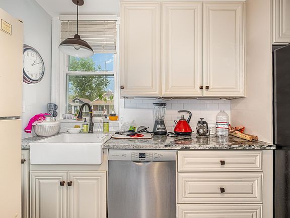 Another side of the kitchen