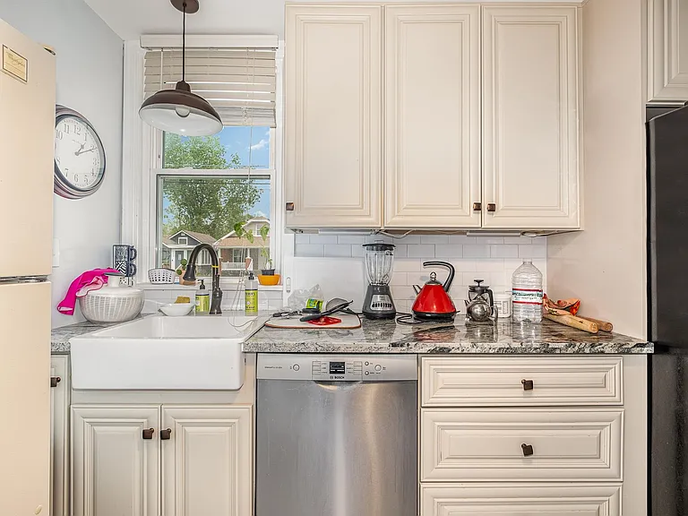 Another side of the kitchen