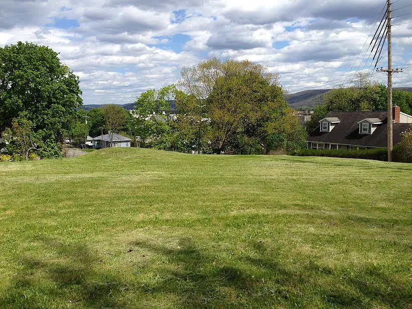 200 Cornell Ave photo 1