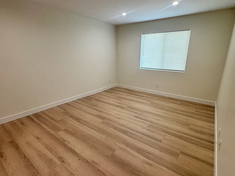 8811 Yates St — Photo 32