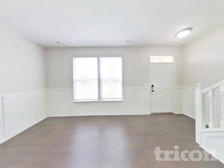 1032 Central Park Blvd S — Photo 3