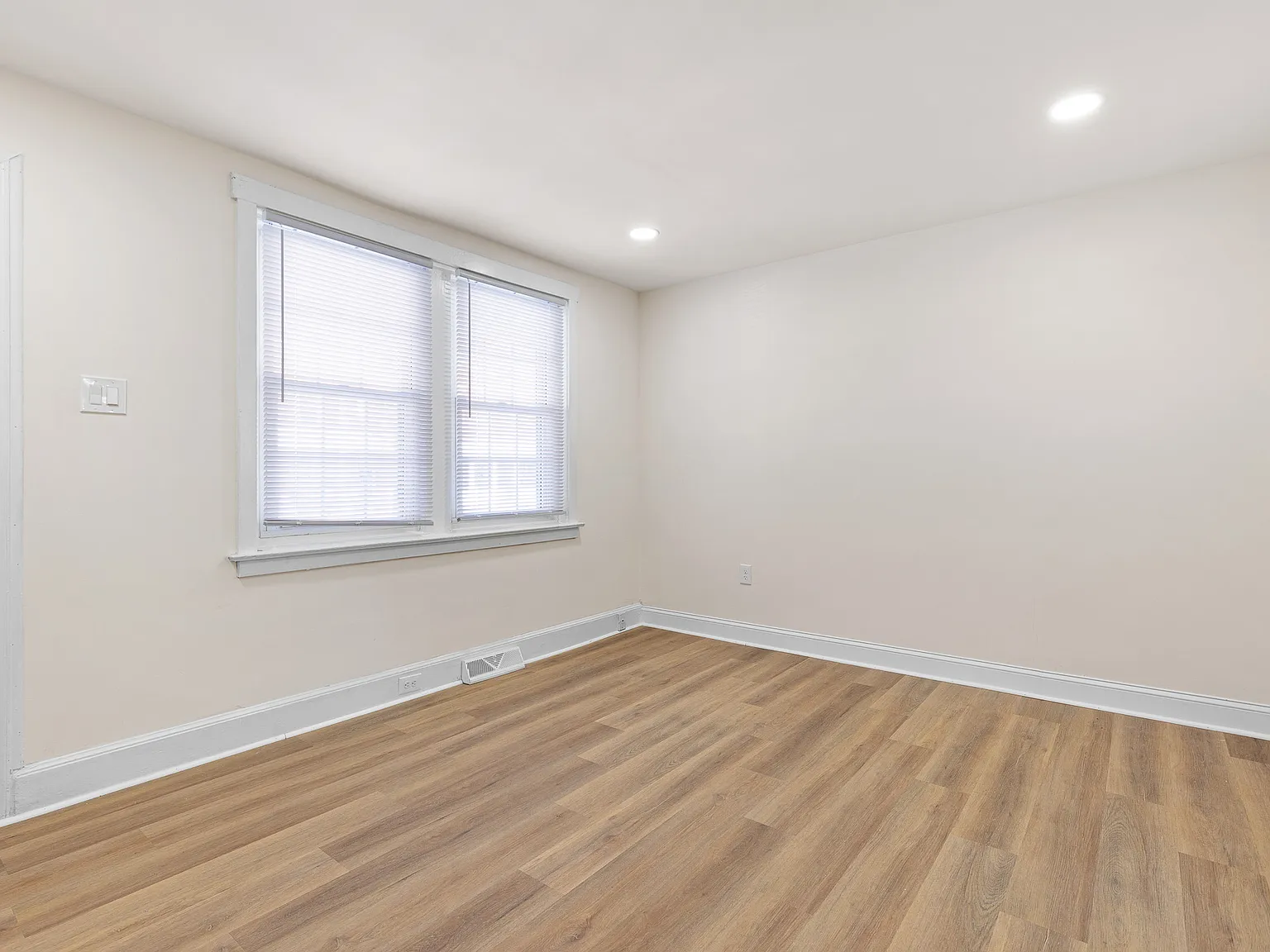 3 bed, 6440 sqft, $1,895 — Photo 4