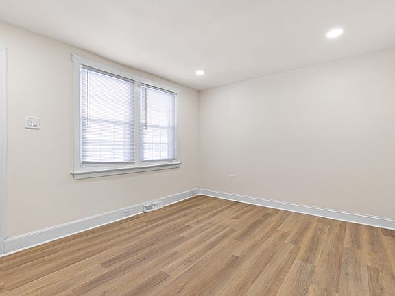 3rd image of 19 Denham Ave
