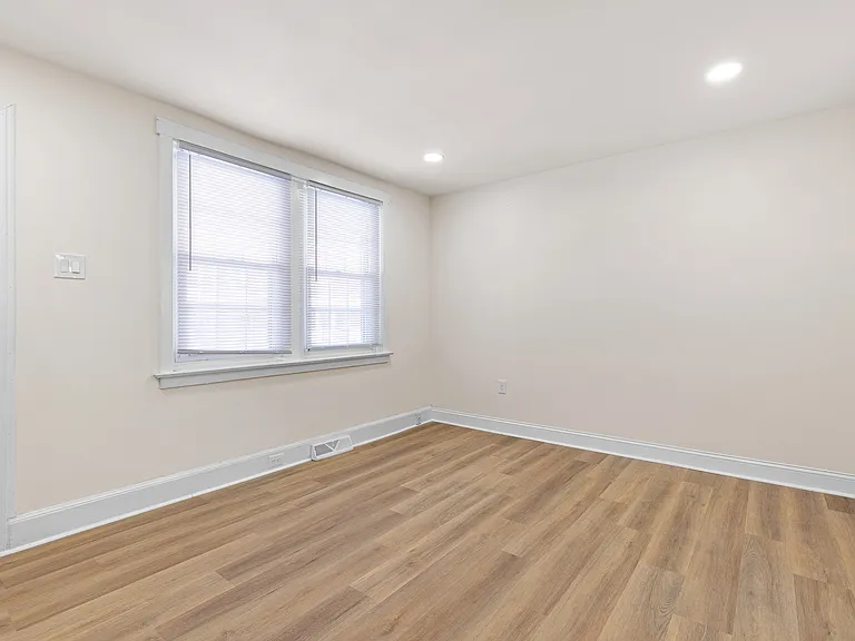 19 Denham Ave — Photo 3