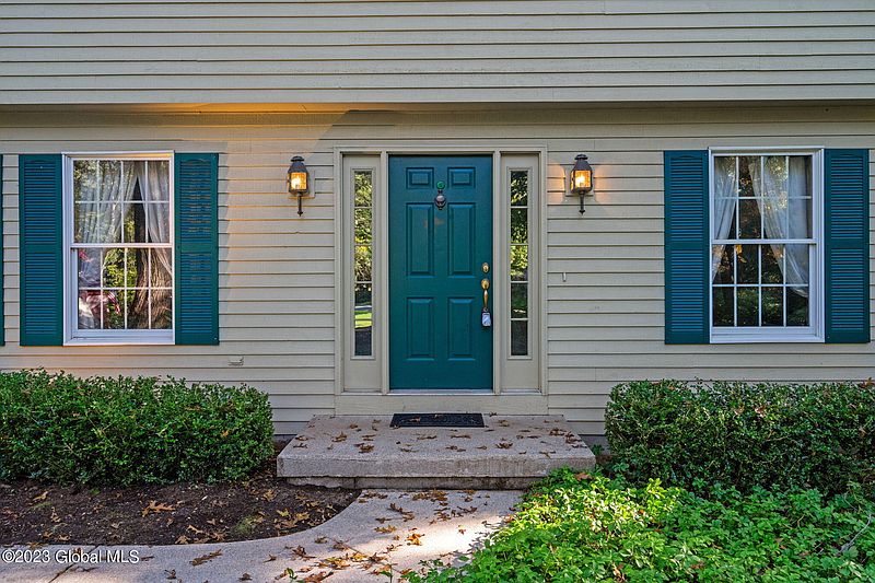 3rd image of 10 W Berkshire Drive