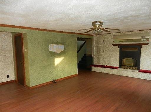 2nd image of 11258 Elm St
