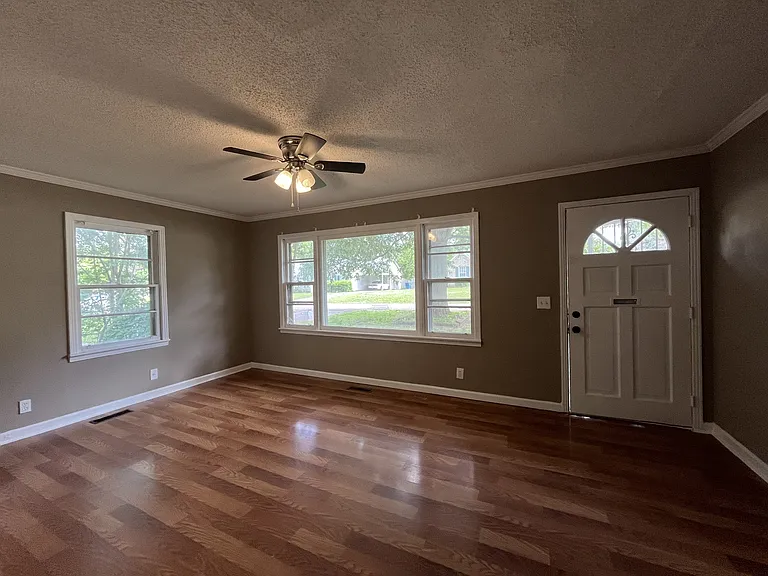 438 Lennanwood Ave — Photo 4