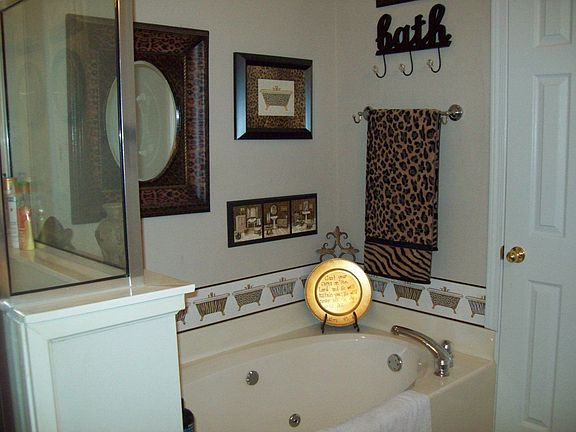 5th image of 90 Garden Springs Dr