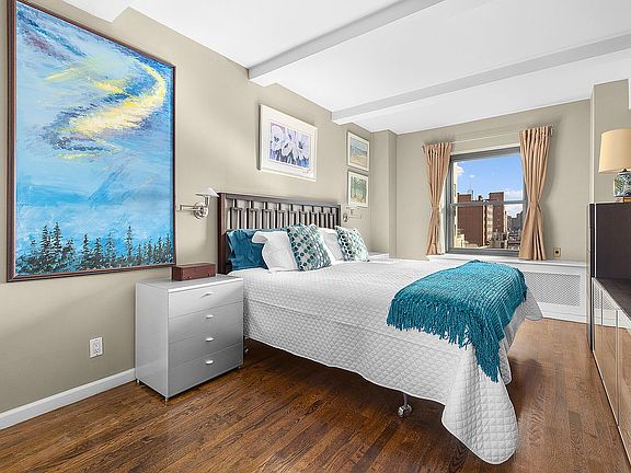 5th image of 315 W 23rd St APT 9D