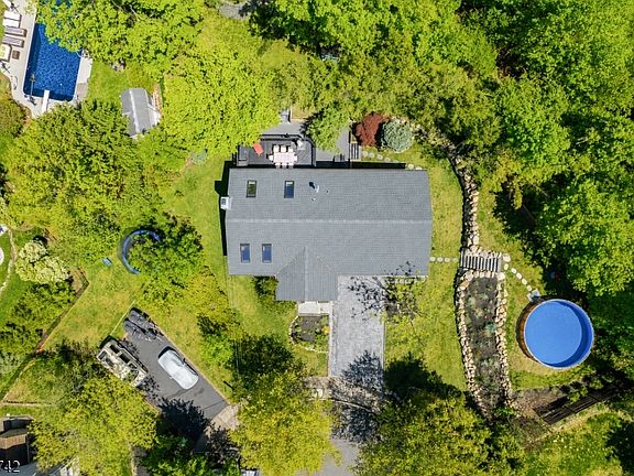 2nd image of 40 Schirra Dr