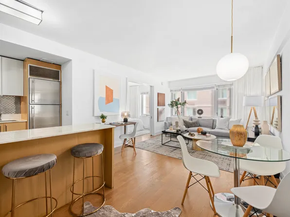 211 East 51st Street image 1 of 12