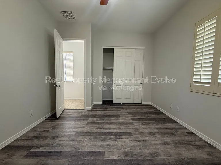 23012 N 38th Pl — Photo 36