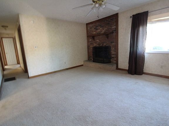 4th image of 210 Michael St