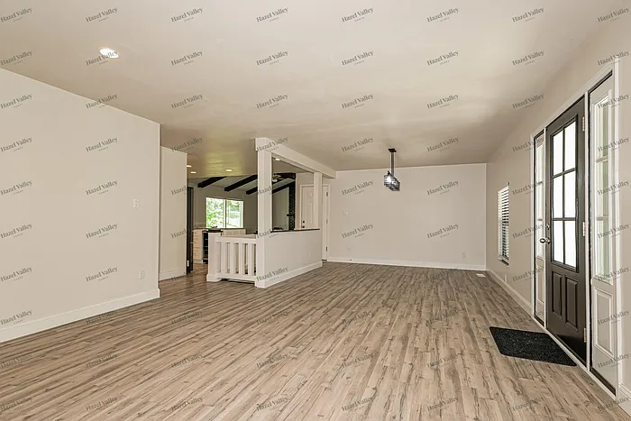 3 bed, 2.0 bath, 1856 sqft, $2,895 — Photo 4