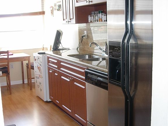 3rd image of 18021 Biscayne Blvd APT 1704
