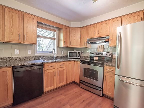 3rd image of 54 Eastmeadow Way