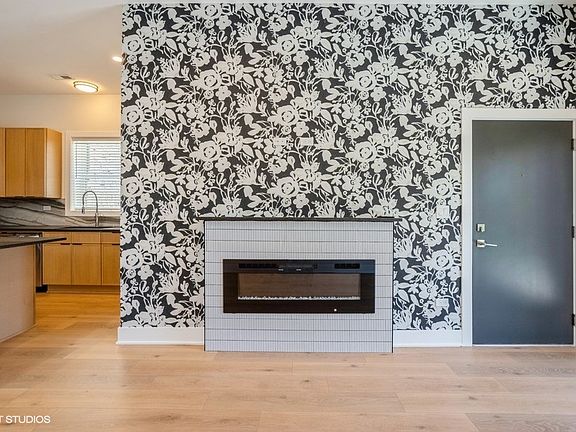 4th image of 456 E Oakwood Blvd #3