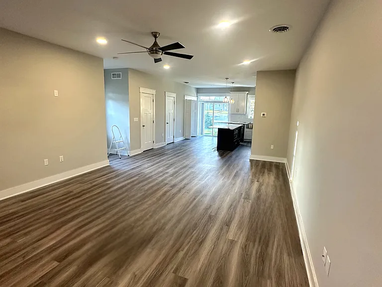 1626 Budd Ave — Photo 4