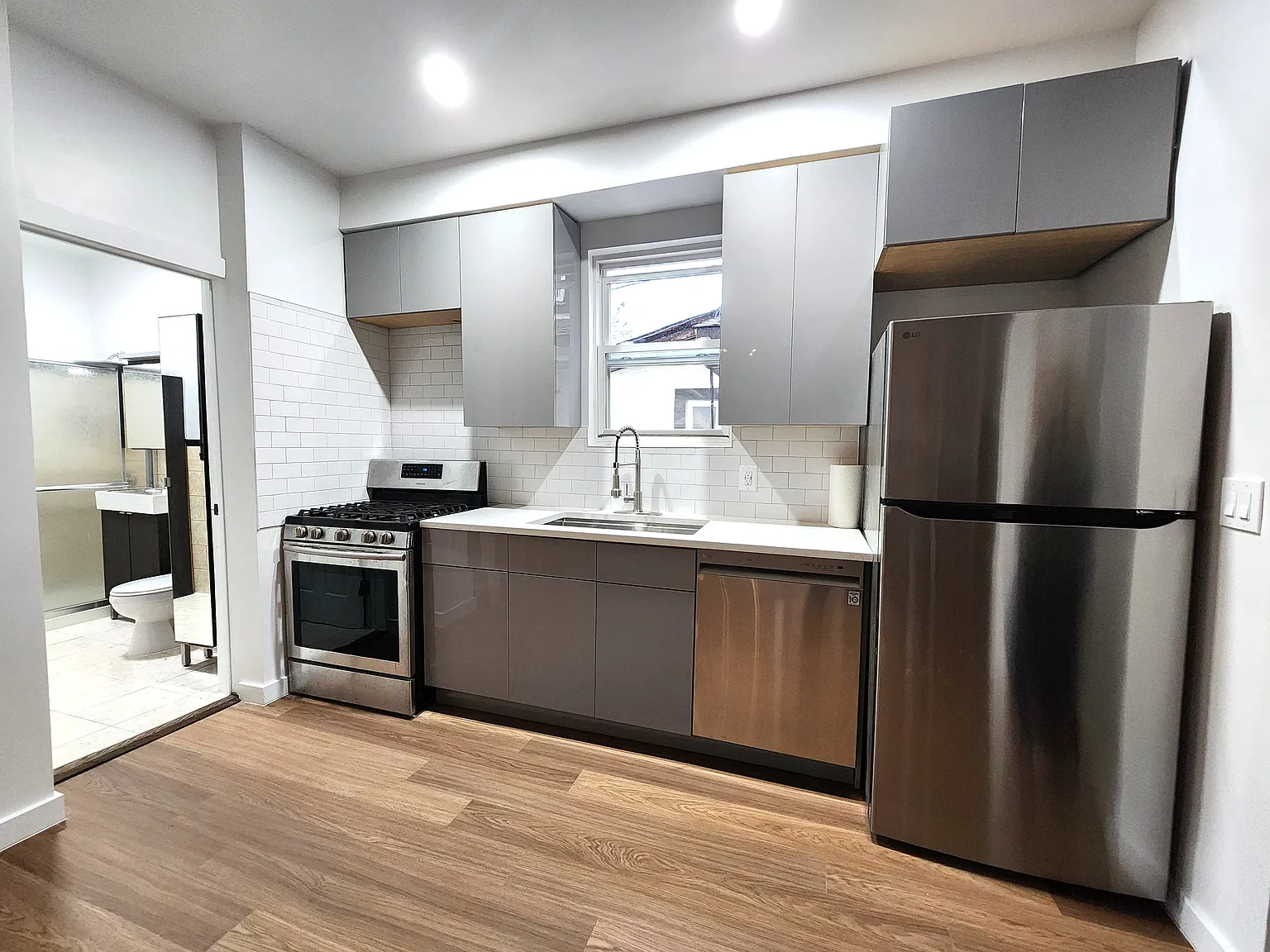3 bed, 1100 sqft, $3,350 — Photo 1