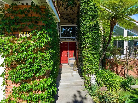 4th image of 2442 Wine Country Avenue