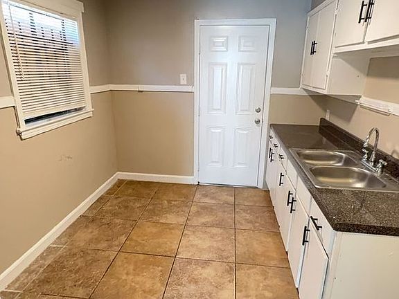 3rd image of 820 Keel Ave