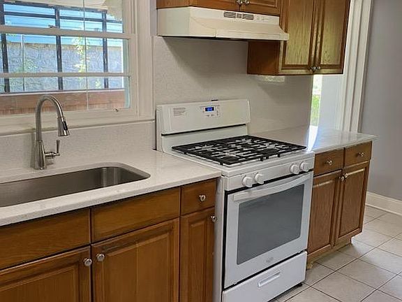2nd image of 2049 Juanita St