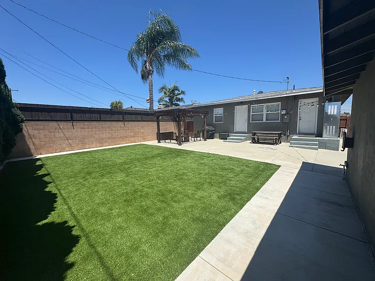 221 S Fonda St — Photo 11