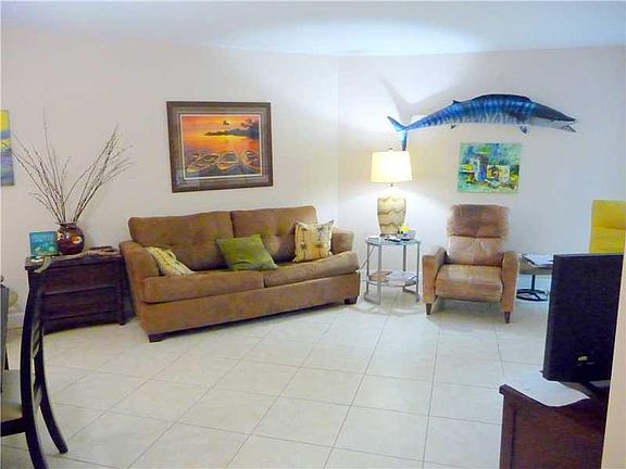 5th image of 961 SE 20th Avenue #204