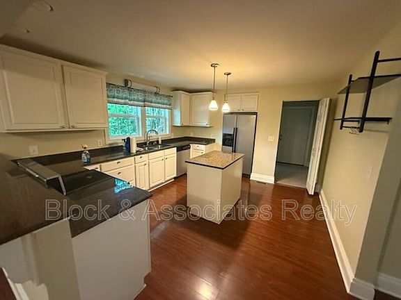 2nd image of 1214 S Main St