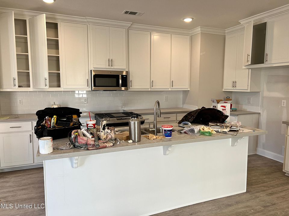 2nd image of 818 Long Leaf Cir