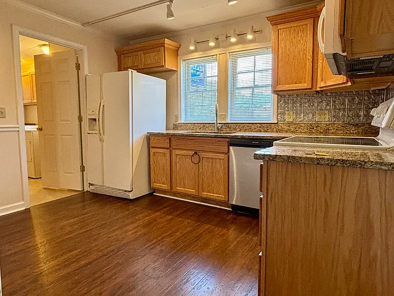 126 S Rocksprings St — Photo 8