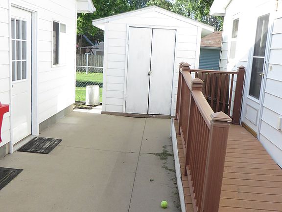 3rd image of 1100 W 11th St